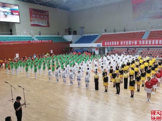 濱?？h廣場舞推廣中心參加8月8日全民健身日活動