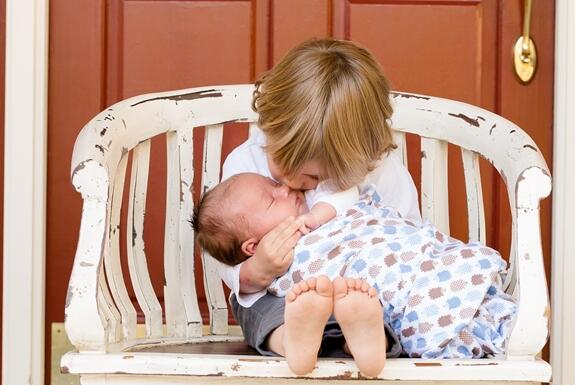 三孩開放的背后：中國人口出生數連續(xù)四年下降