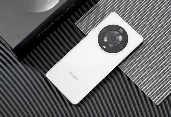 趙明：屏下攝像頭目前很多影像效果不可接受 我們充分評(píng)估后沒(méi)采用