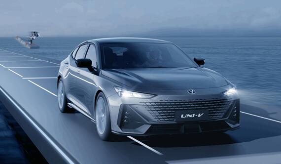 長安高端轎跑UNI-V亮相!網(wǎng)友:國產(chǎn)版奧迪A7