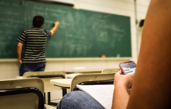 一個行業(yè)的崩盤：猿輔導、作業(yè)幫等8月裁撤數(shù)萬人