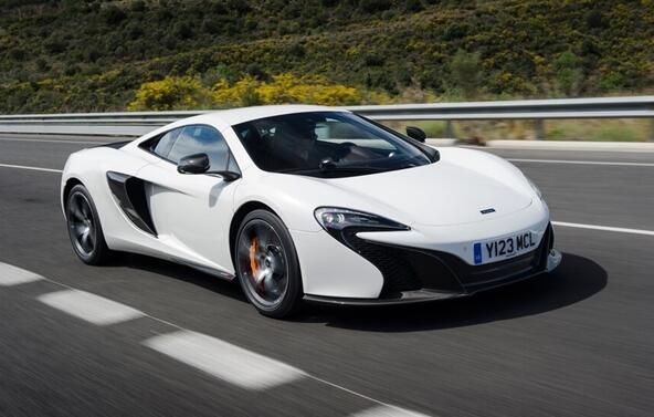 男子駕租來(lái)的300萬(wàn)邁凱倫超跑撞墻！結(jié)果又被貨車撞報(bào)廢