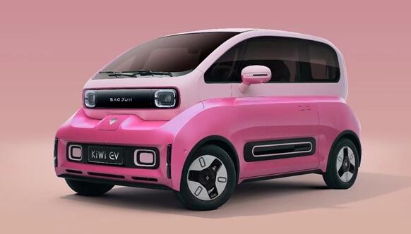 1769元！寶駿KiWi EV“豬小八”萌寵版車貼發(fā)布：包安裝再加1850元