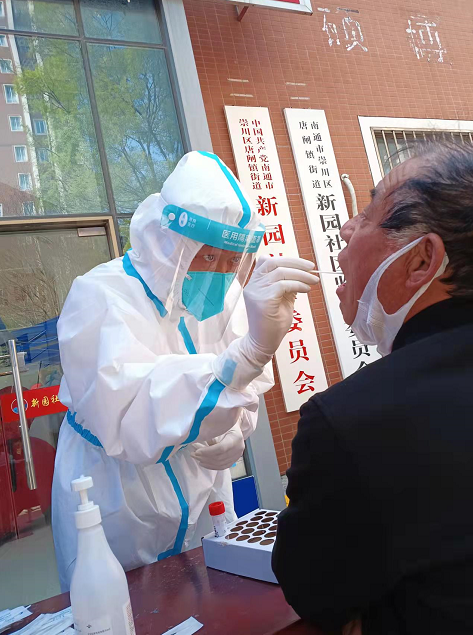 口腔醫(yī)生周淼，志愿服務(wù)點(diǎn)贊